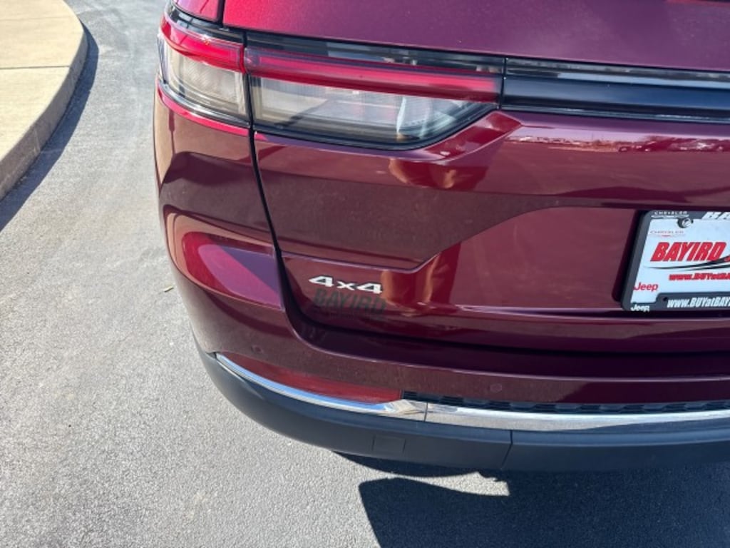 Used 2024 Jeep Grand Cherokee Laredo SUV