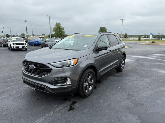 2024 Ford Edge SEL photo 2