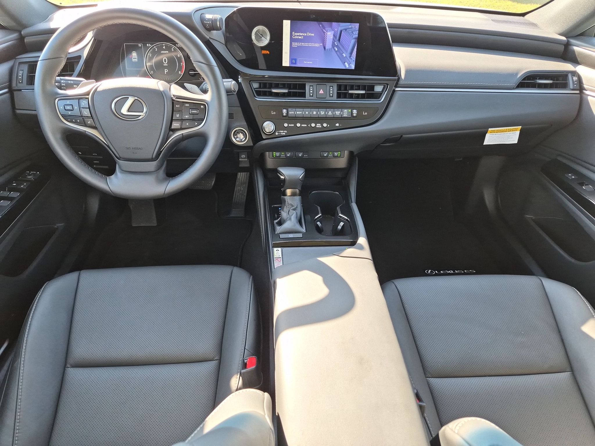 2025 Lexus ES 350 - Photo 16
