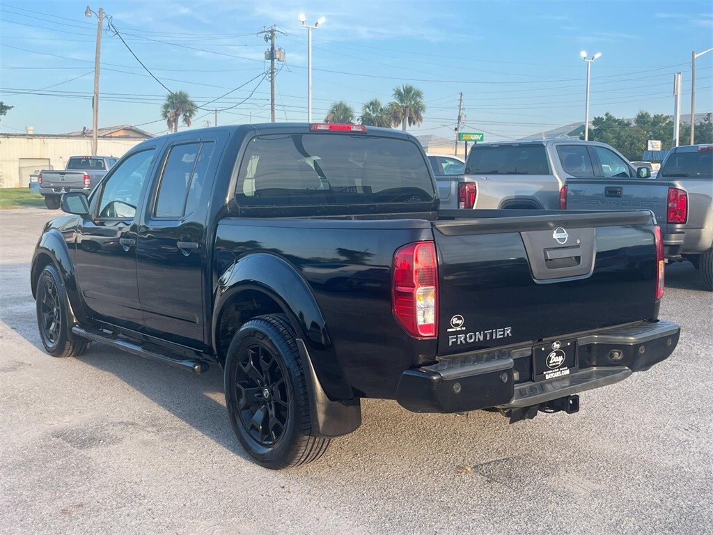 2020 Nissan Frontier SV Crew Cab photo 3