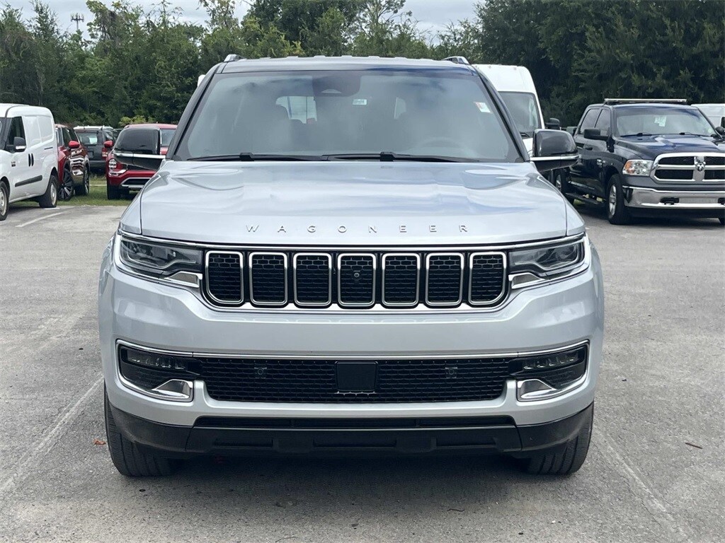 2024 Jeep Wagoneer Base photo 2