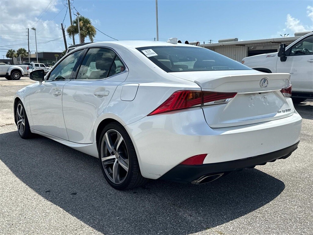2017 Lexus IS 300 photo 3