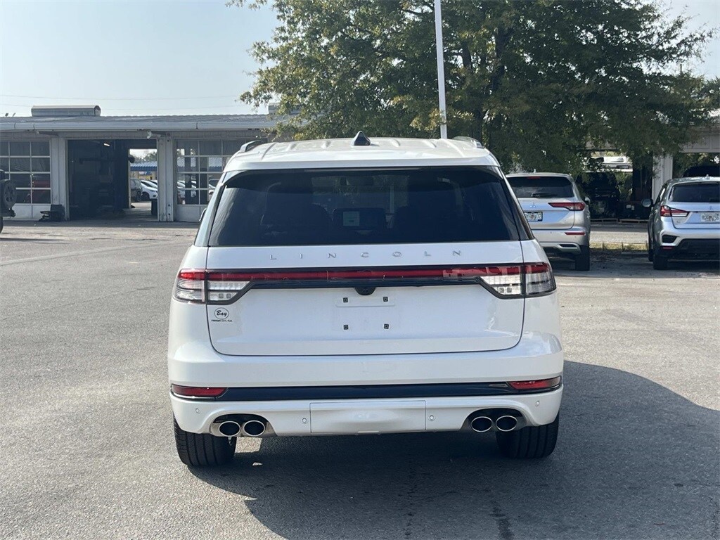 2025 Lincoln Aviator Base photo 2