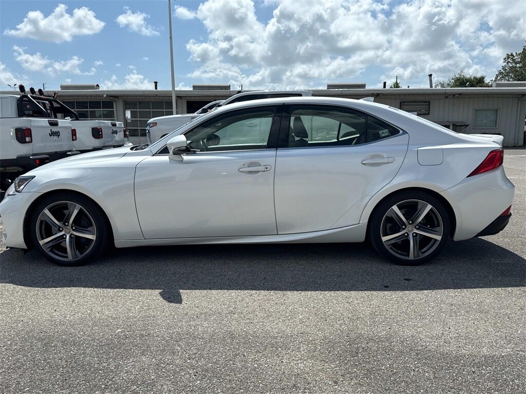 2017 Lexus IS 300 photo 2