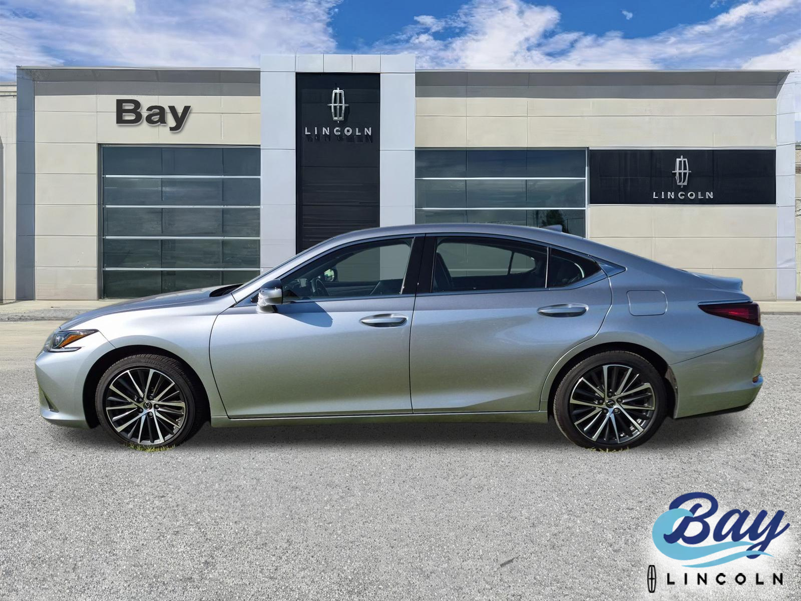 2025 Lexus ES 350 - Photo 9