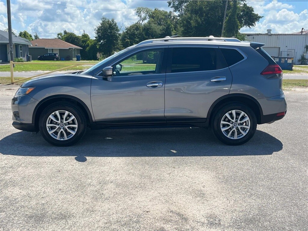 2019 Nissan Rogue SV photo 2
