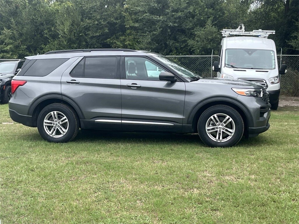 2022 Ford Explorer XLT photo 2