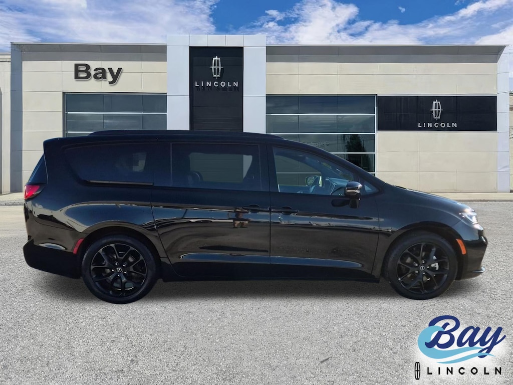 Used 2025 Chrysler Pacifica Limited Passenger Van