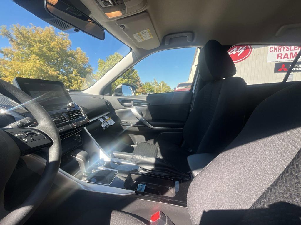 2026 Mitsubishi Eclipse Cross LE - Photo 10