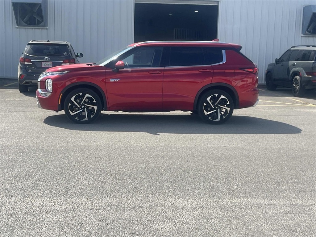 Used 2023 Mitsubishi Outlander Plug-In Hybrid SUV