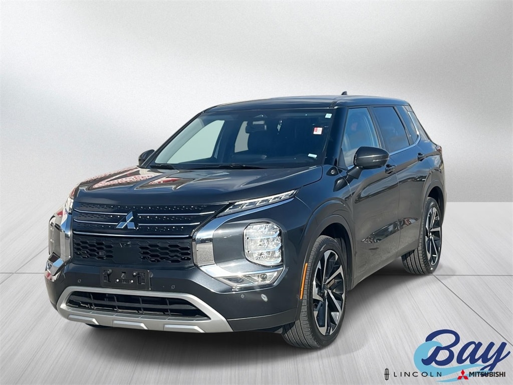 2024 Mitsubishi Outlander SE's photo