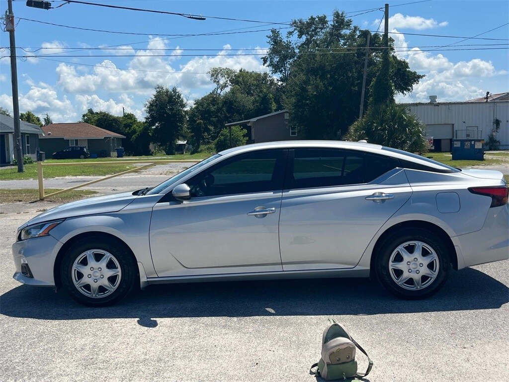 2020 Nissan Altima 2.5 S photo 2