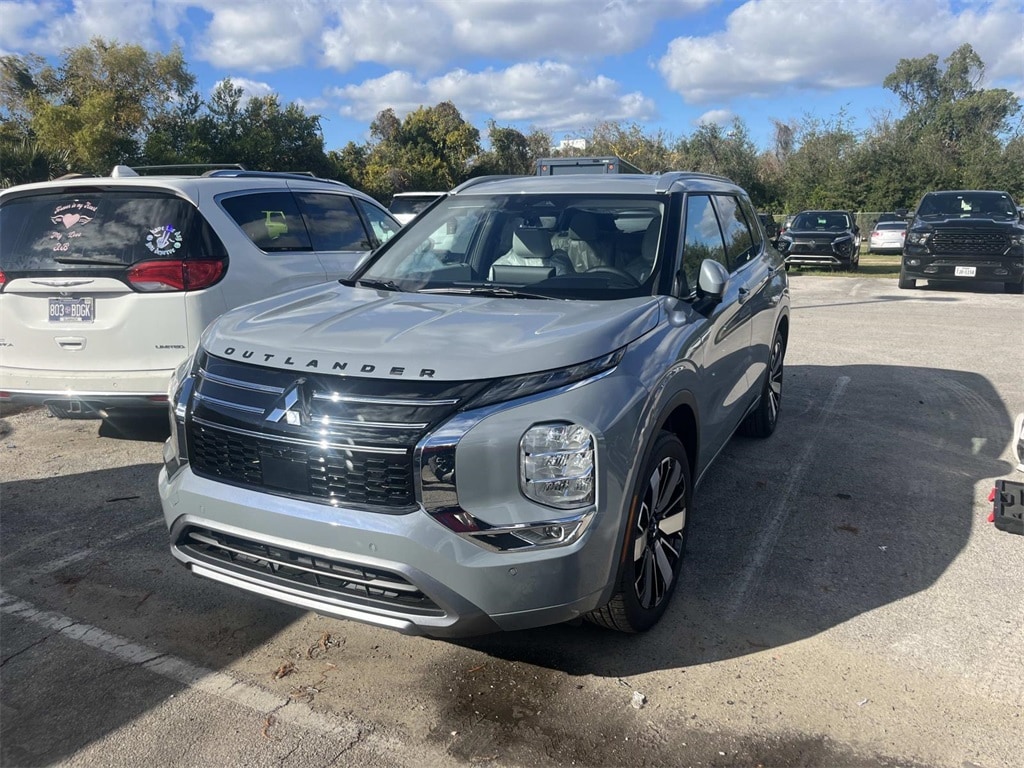 2025 Mitsubishi Outlander SEL's photo