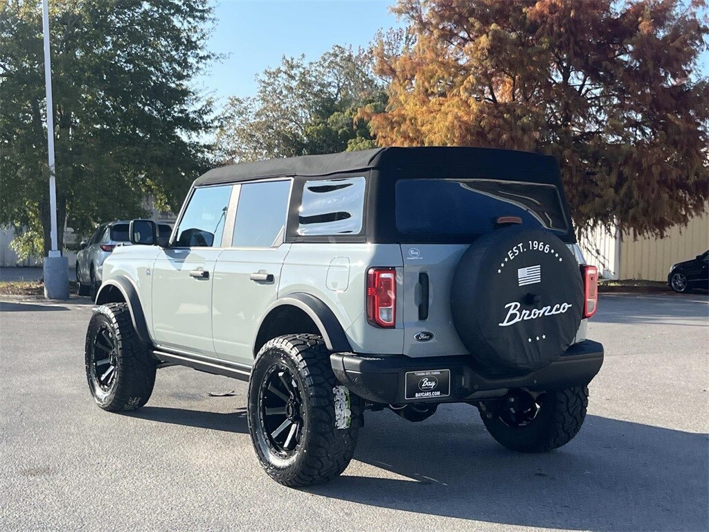 2023 Ford Bronco Black Diamond photo 3