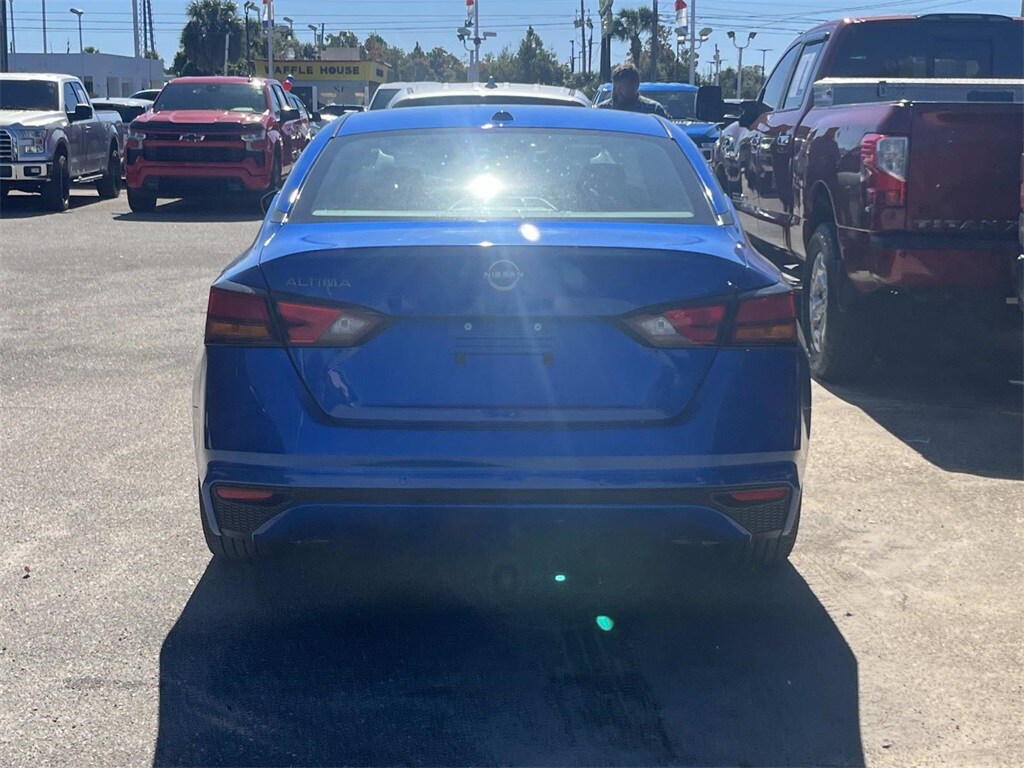 2025 Nissan Altima SV photo 4