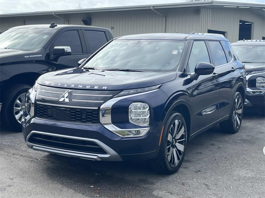 2026 Mitsubishi Outlander SE's photo