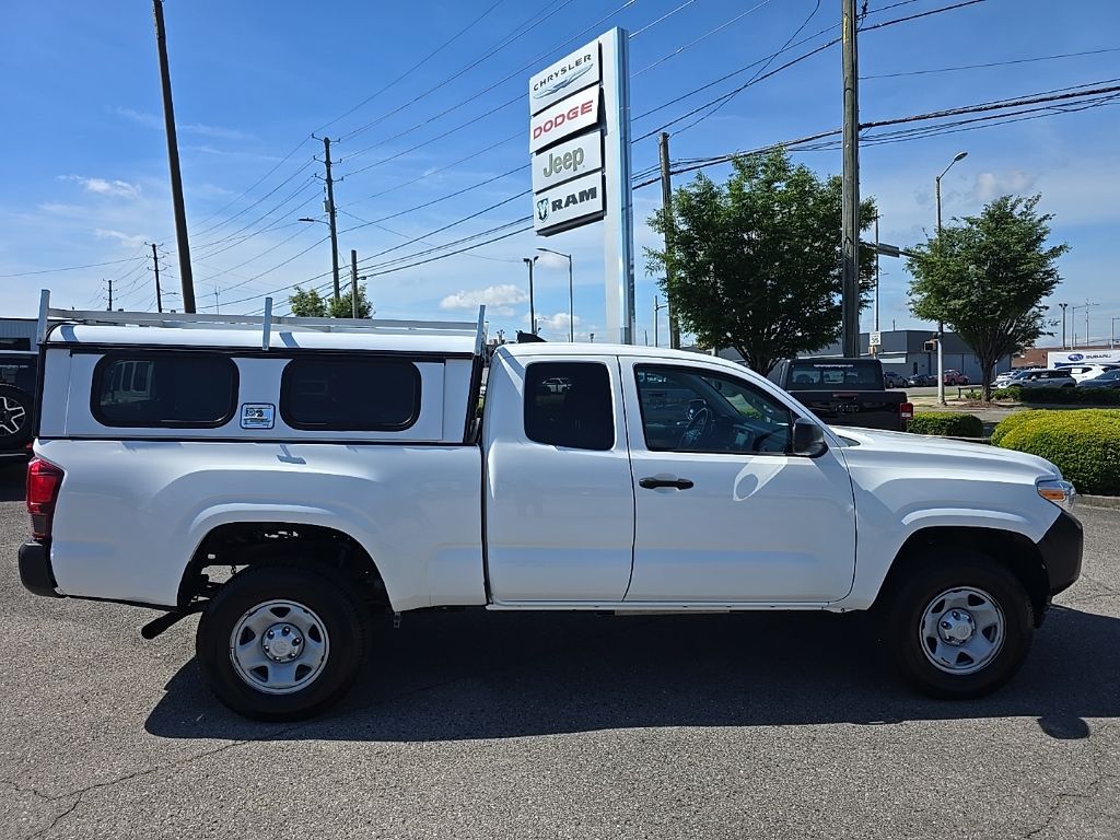 2022 Toyota Tacoma SR - Photo 2
