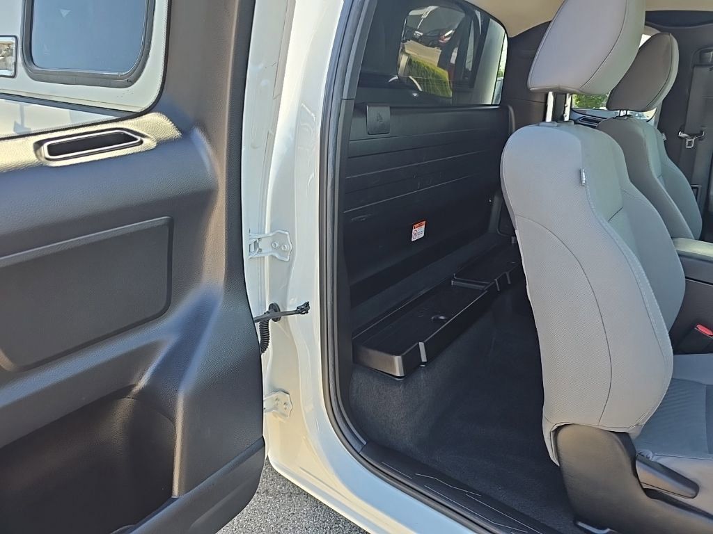 2022 Toyota Tacoma SR - Photo 18