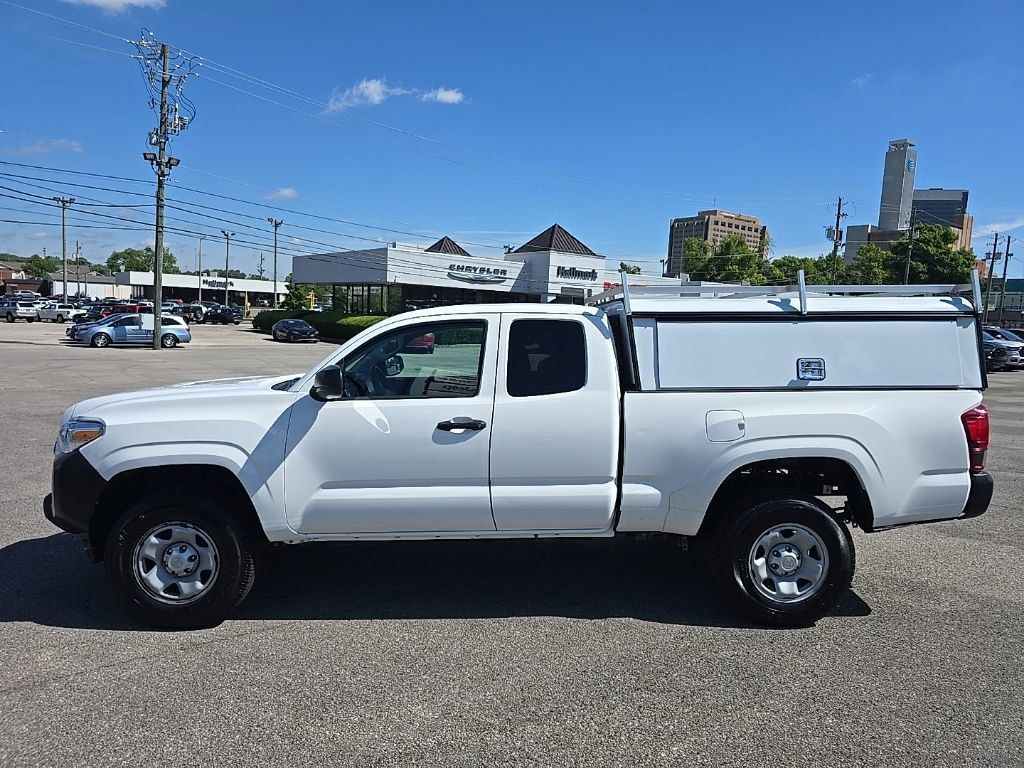 2022 Toyota Tacoma SR - Photo 6