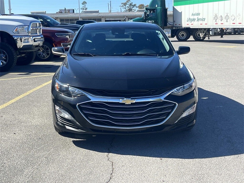 2023 Chevrolet Malibu 1LT photo 2