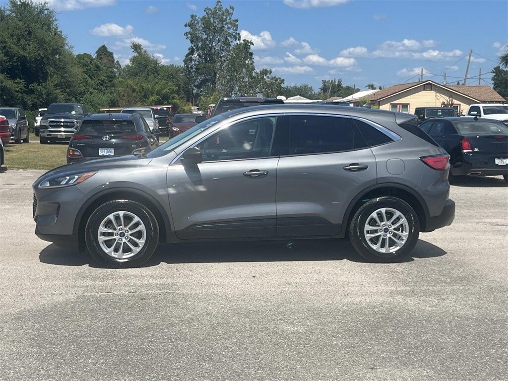 2022 Ford Escape SE Hybrid photo 2