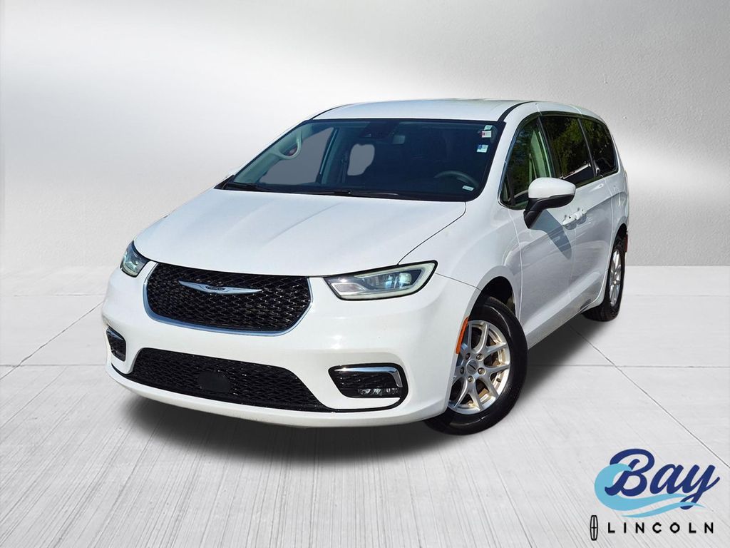 2023 Chrysler Pacifica Touring L's photo