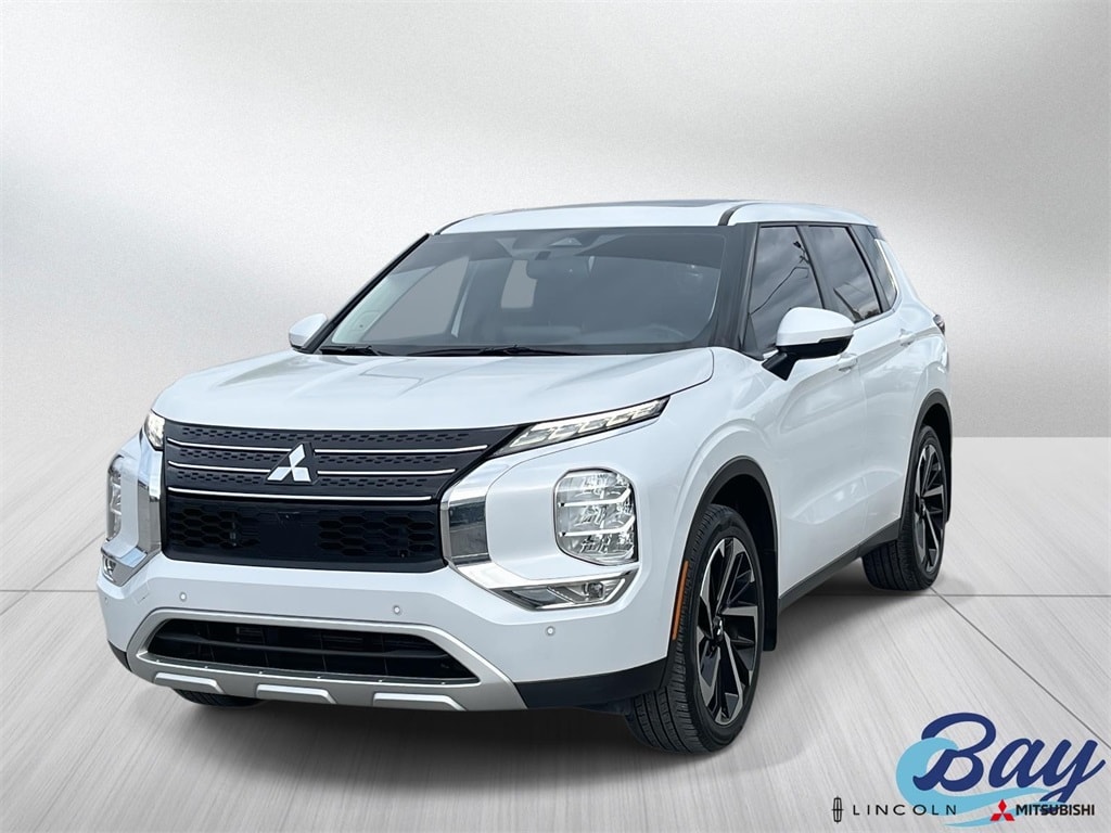 2022 Mitsubishi Outlander SE's photo