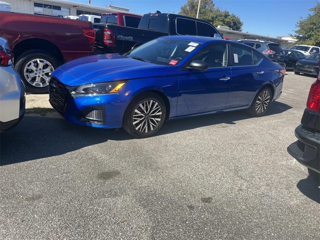 2025 Nissan Altima SV photo 2