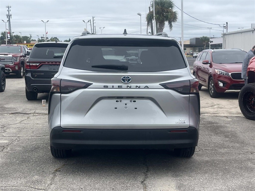 2024 Toyota Sienna XLE photo 4