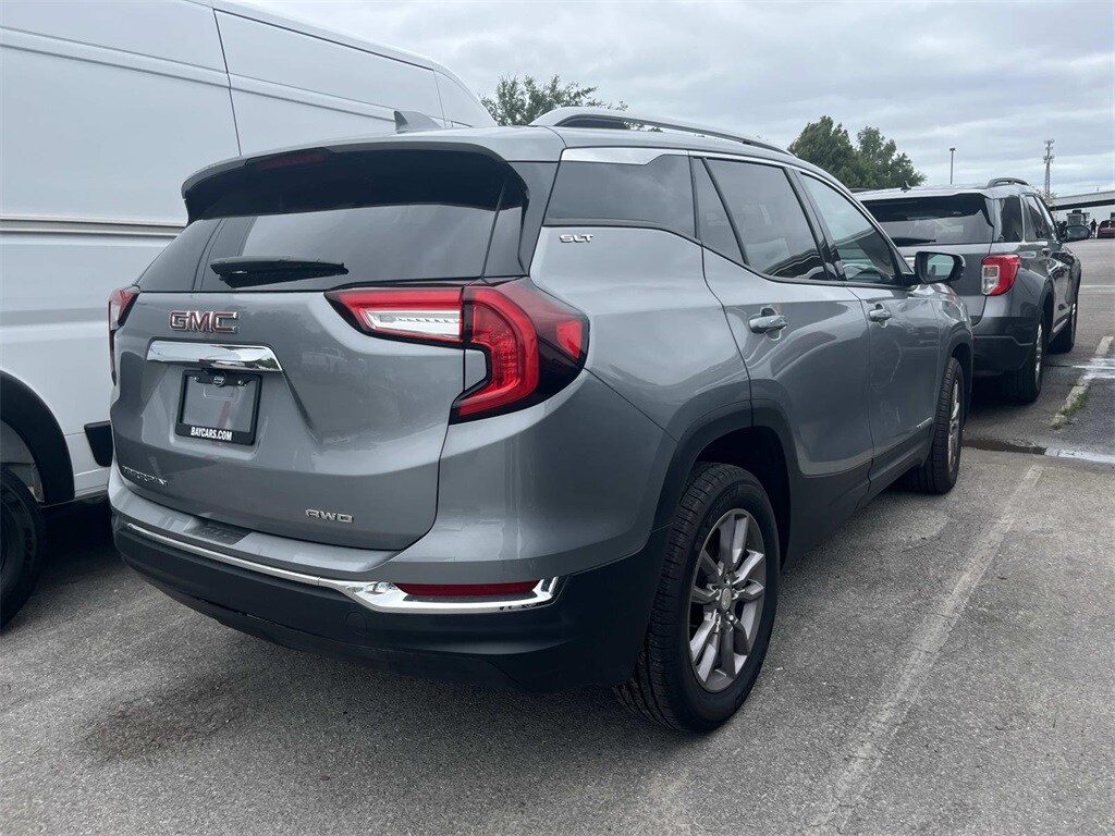 2024 Gmc Terrain SLT photo 2