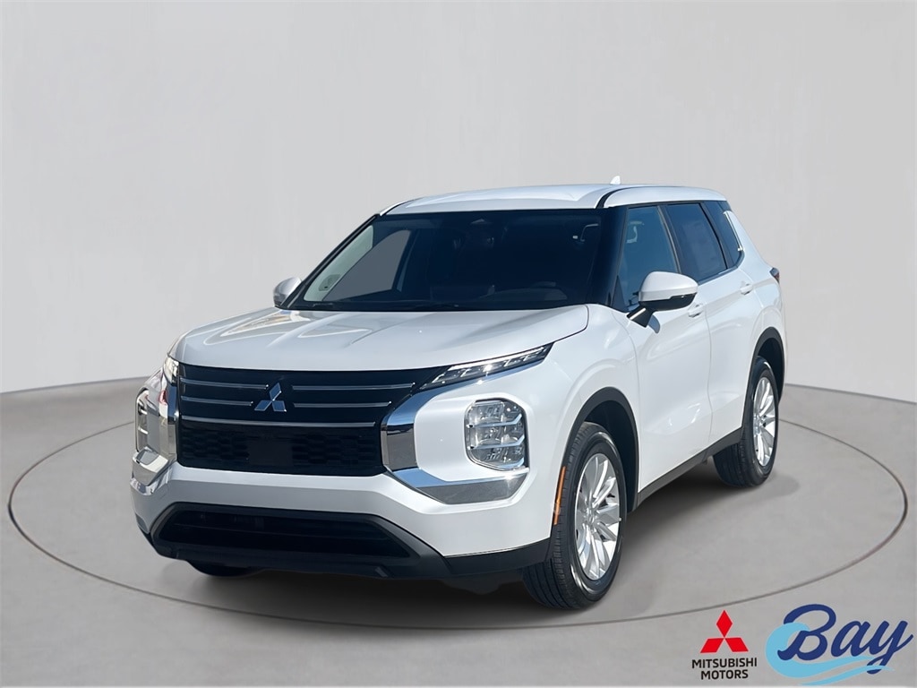 2025 Mitsubishi Outlander ES's photo