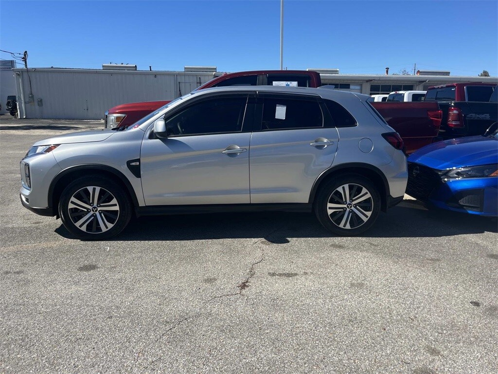 2024 Mitsubishi Outlander Sport ES photo 3