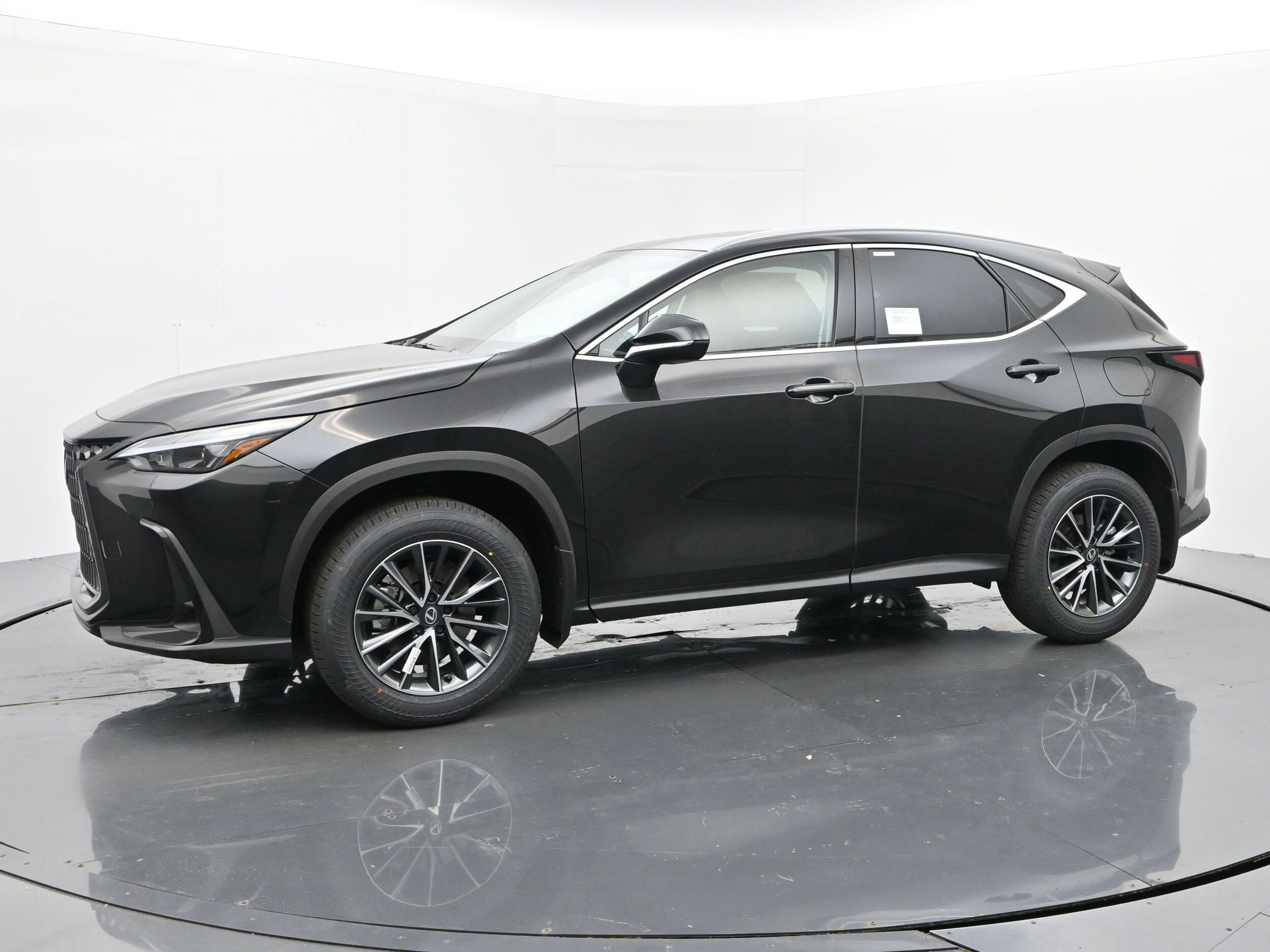 2026 Lexus NX 350 photo 2