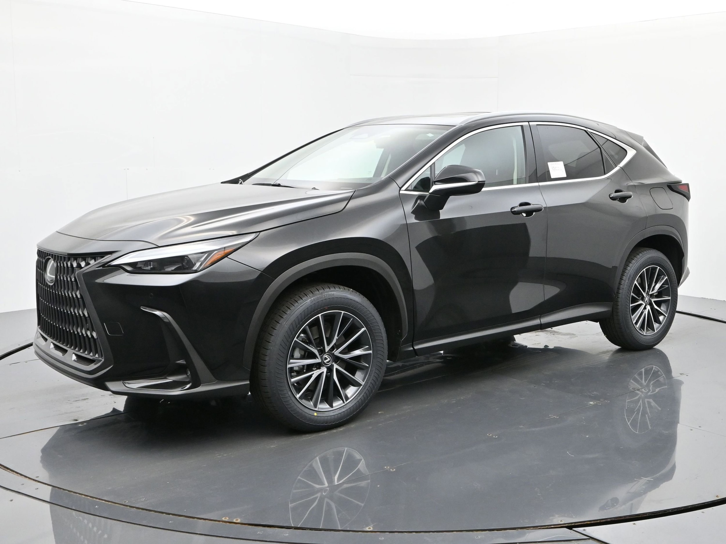 2025 Lexus NX 350's photo