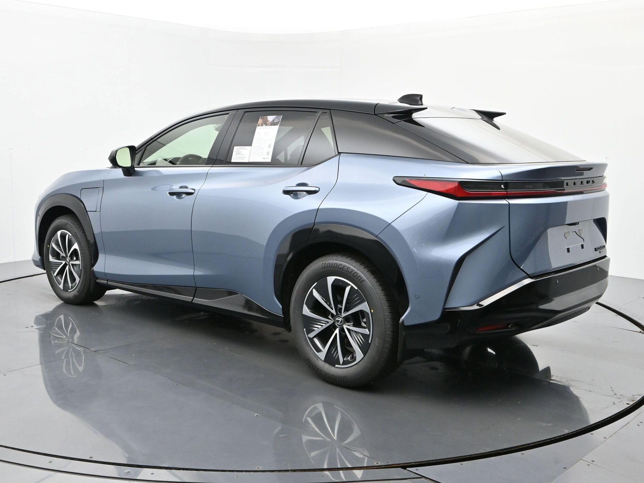 2025 Lexus RZ 450e Premium photo 3