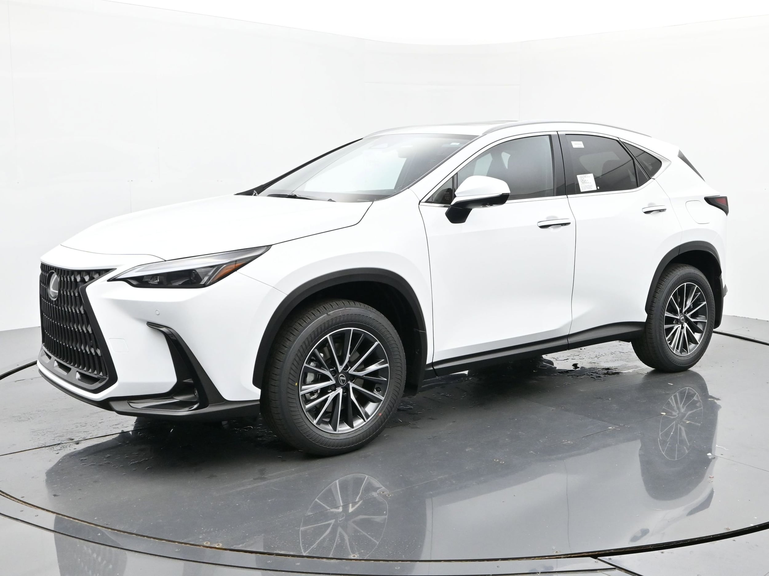 2026 Lexus NX PHEV 450h+'s photo