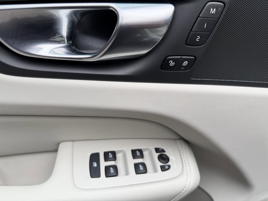 Used 2025 Volvo XC60 B5 Core SUV