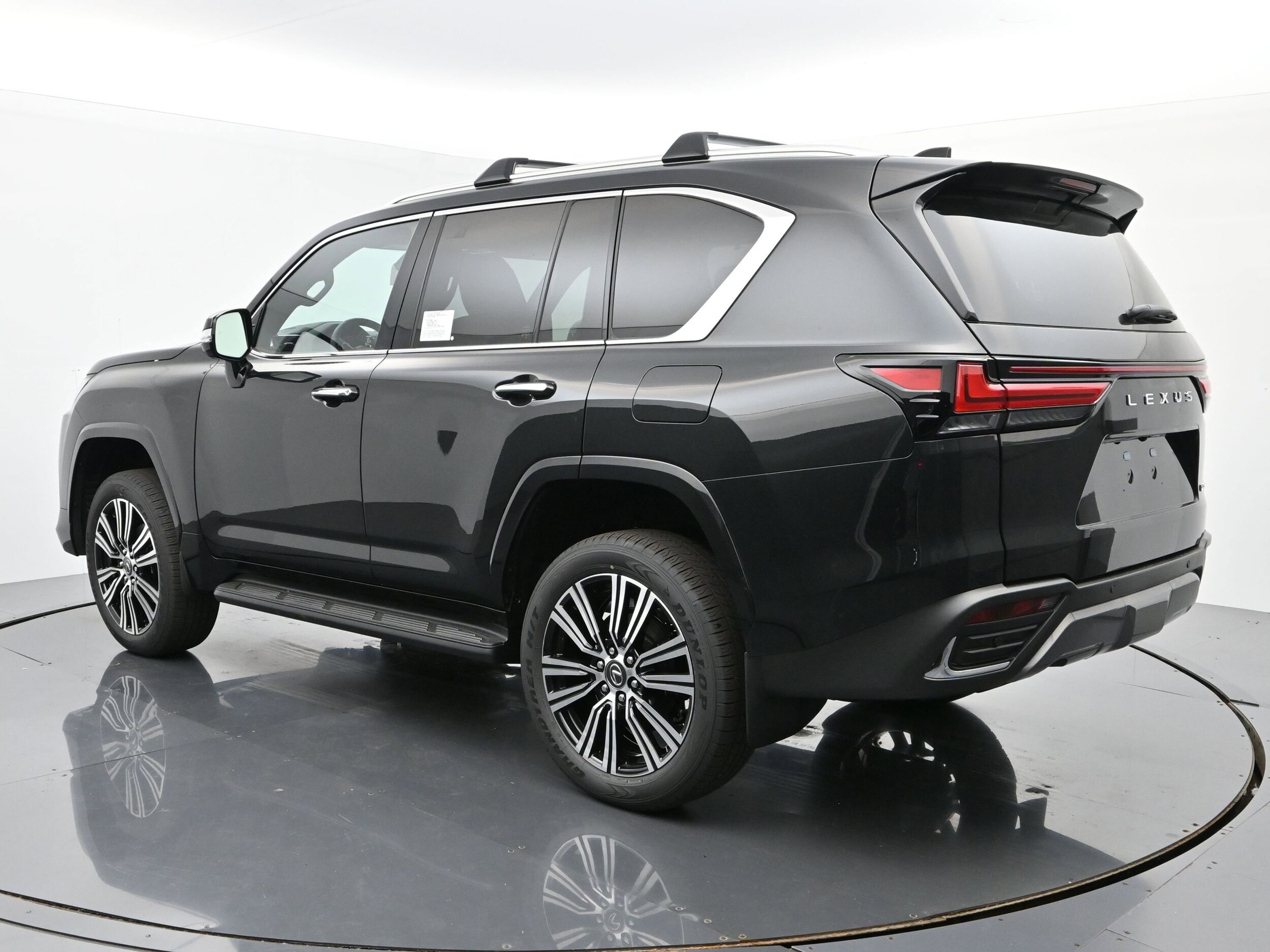 2025 Lexus LX 600 Luxury photo 2