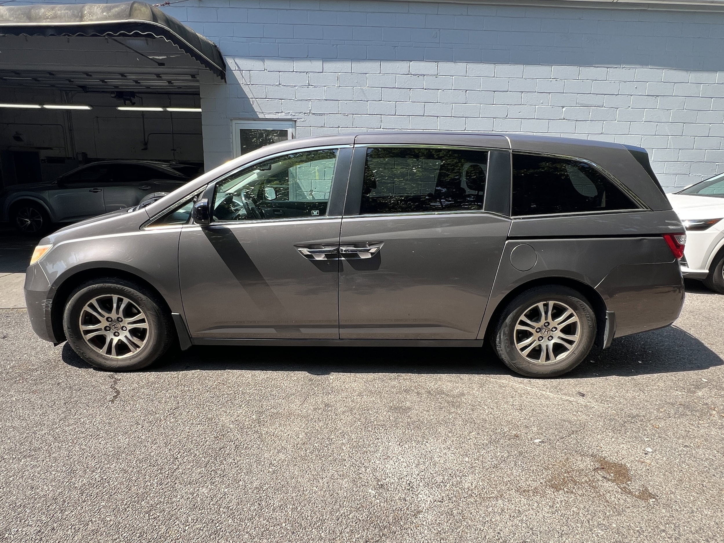 Used 2011 Honda Odyssey EX-L with VIN 5FNRL5H63BB071640 for sale in Brooklyn, NY