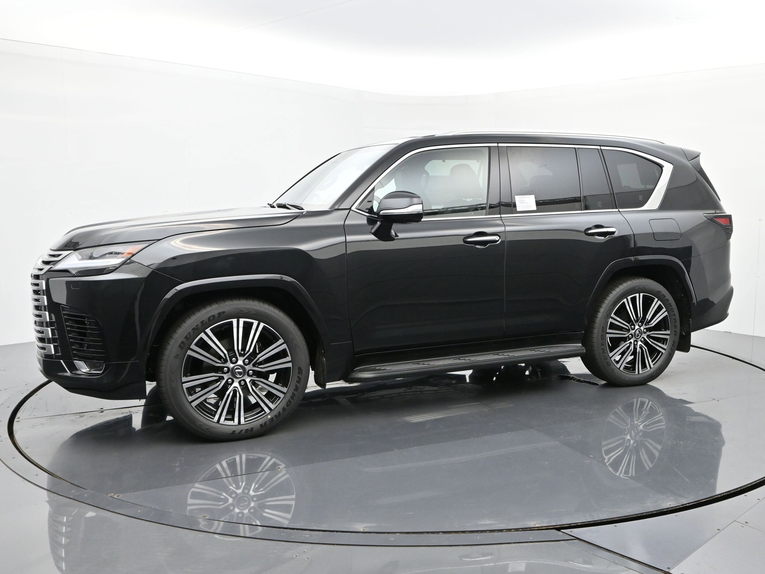 2025 Lexus LX 600 Luxury photo 2