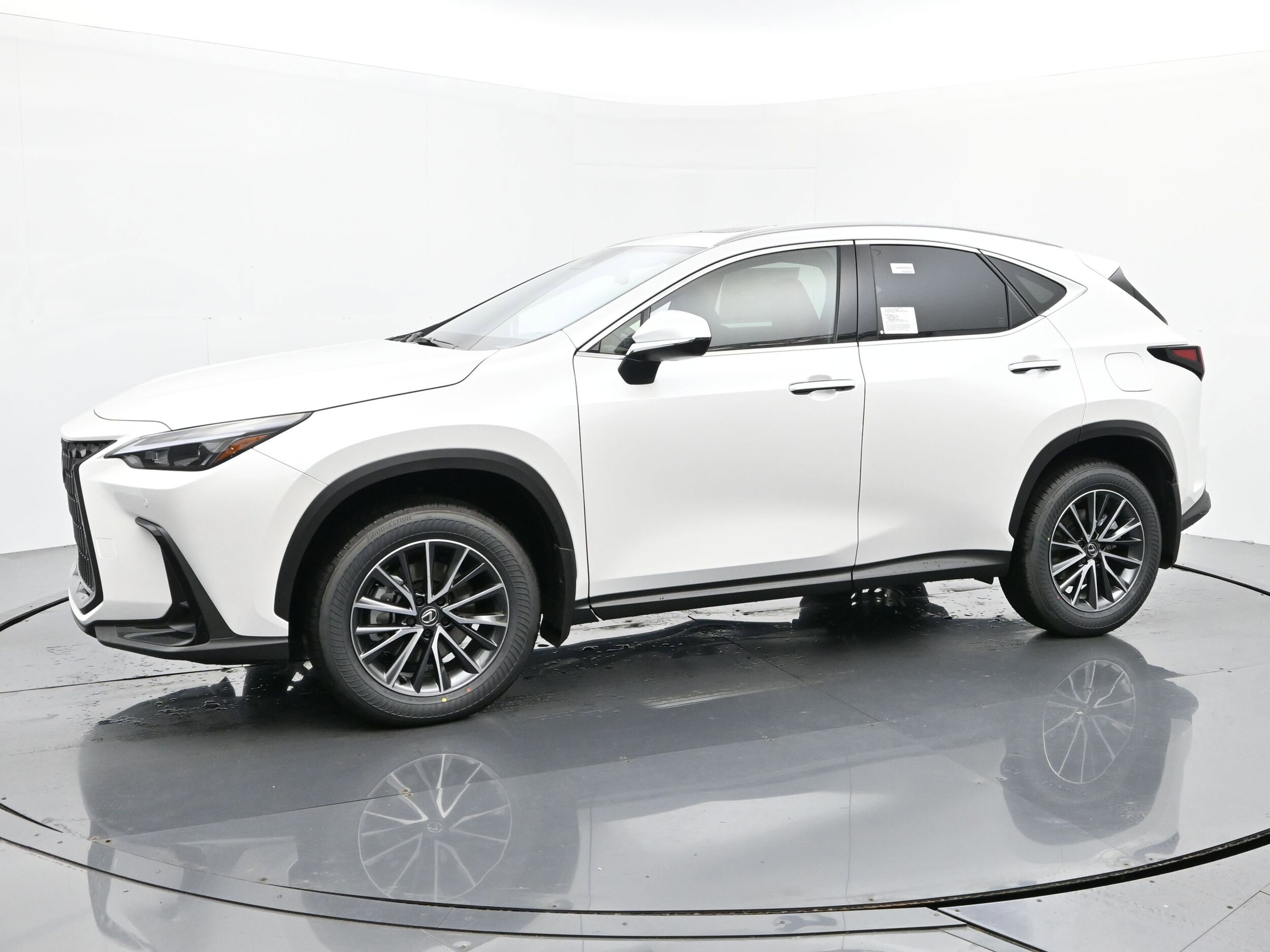 2025 Lexus NX 350h Premium photo 2