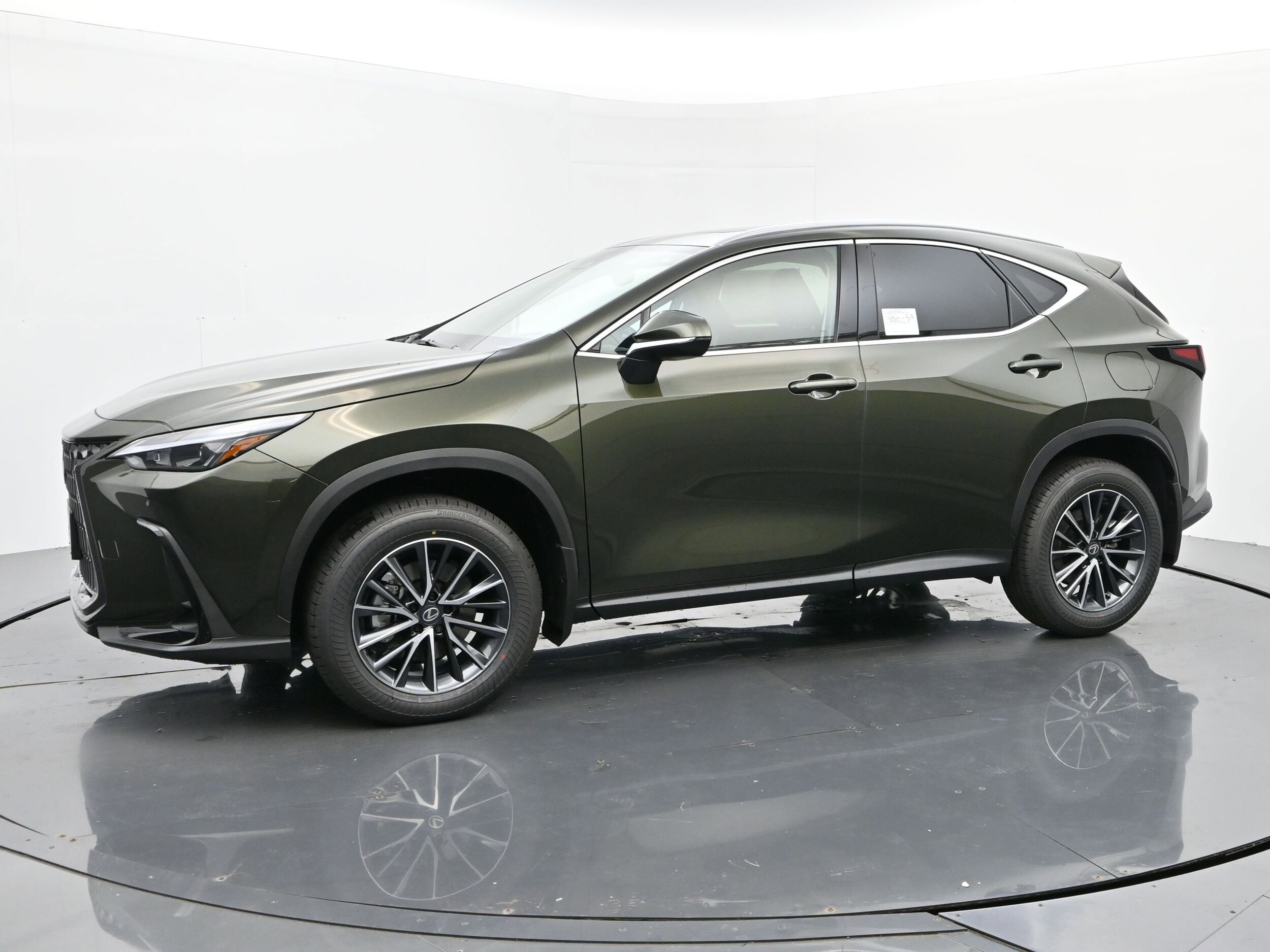 2026 Lexus NX 350 Premium photo 2