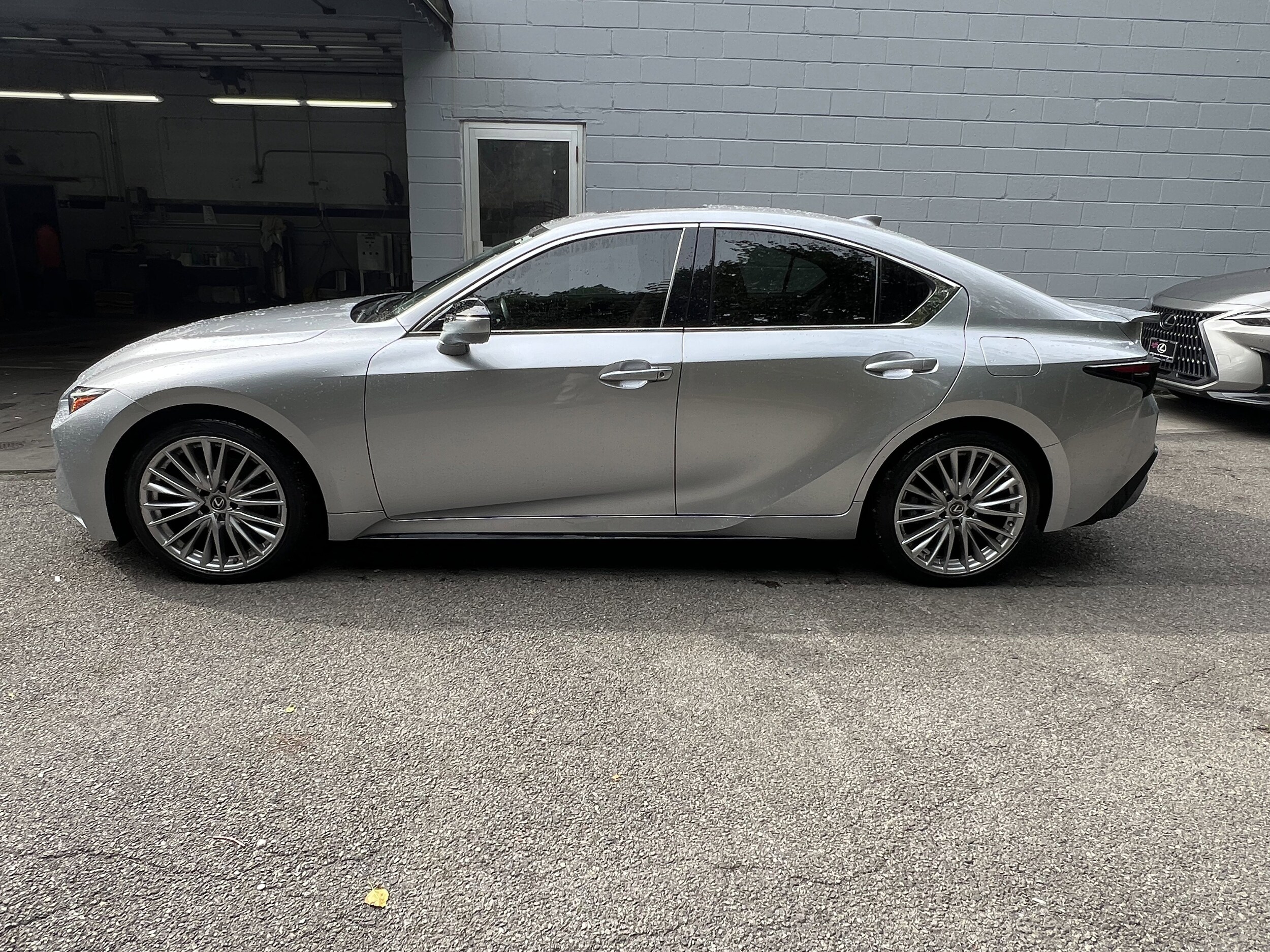 2022 Lexus IS 300 photo 2