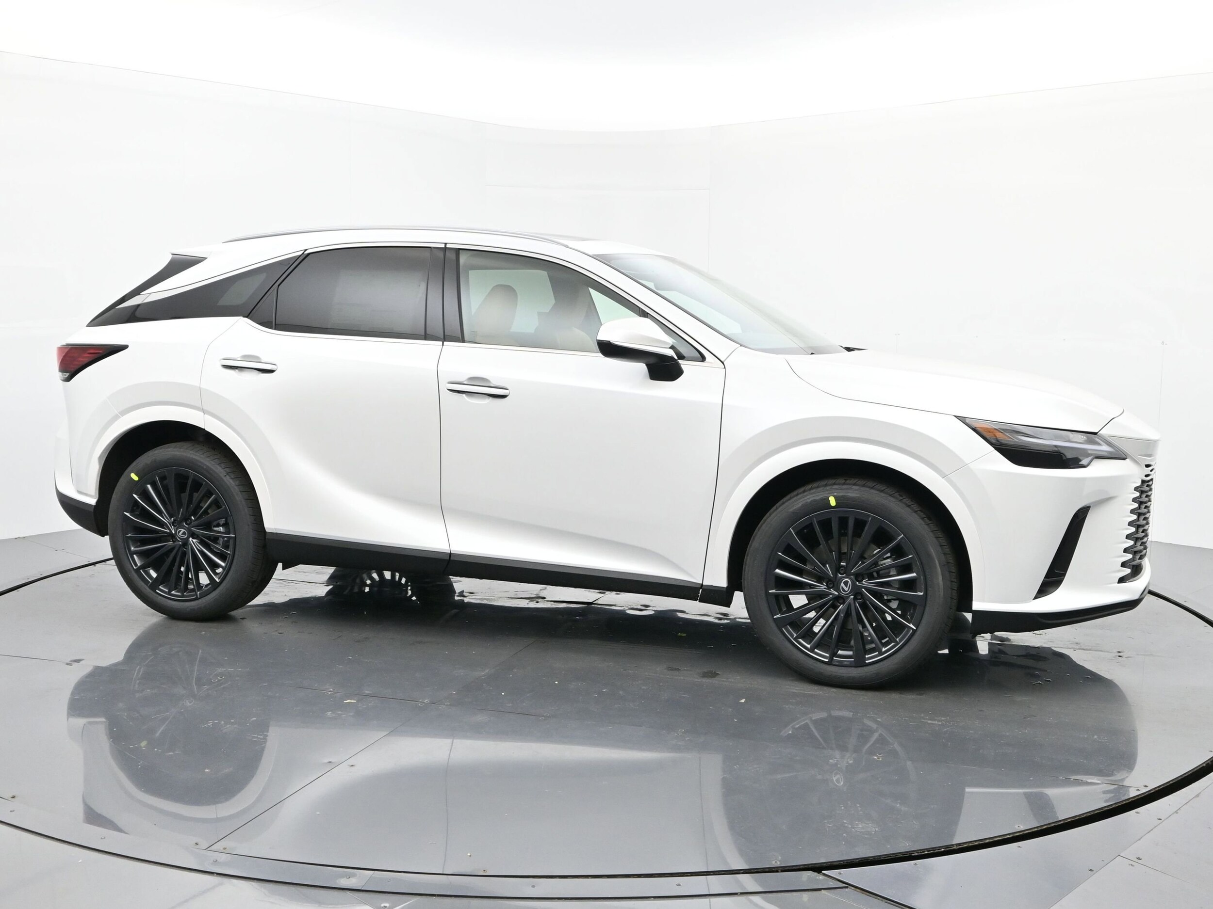 2026 Lexus RX 350h Premium photo 3