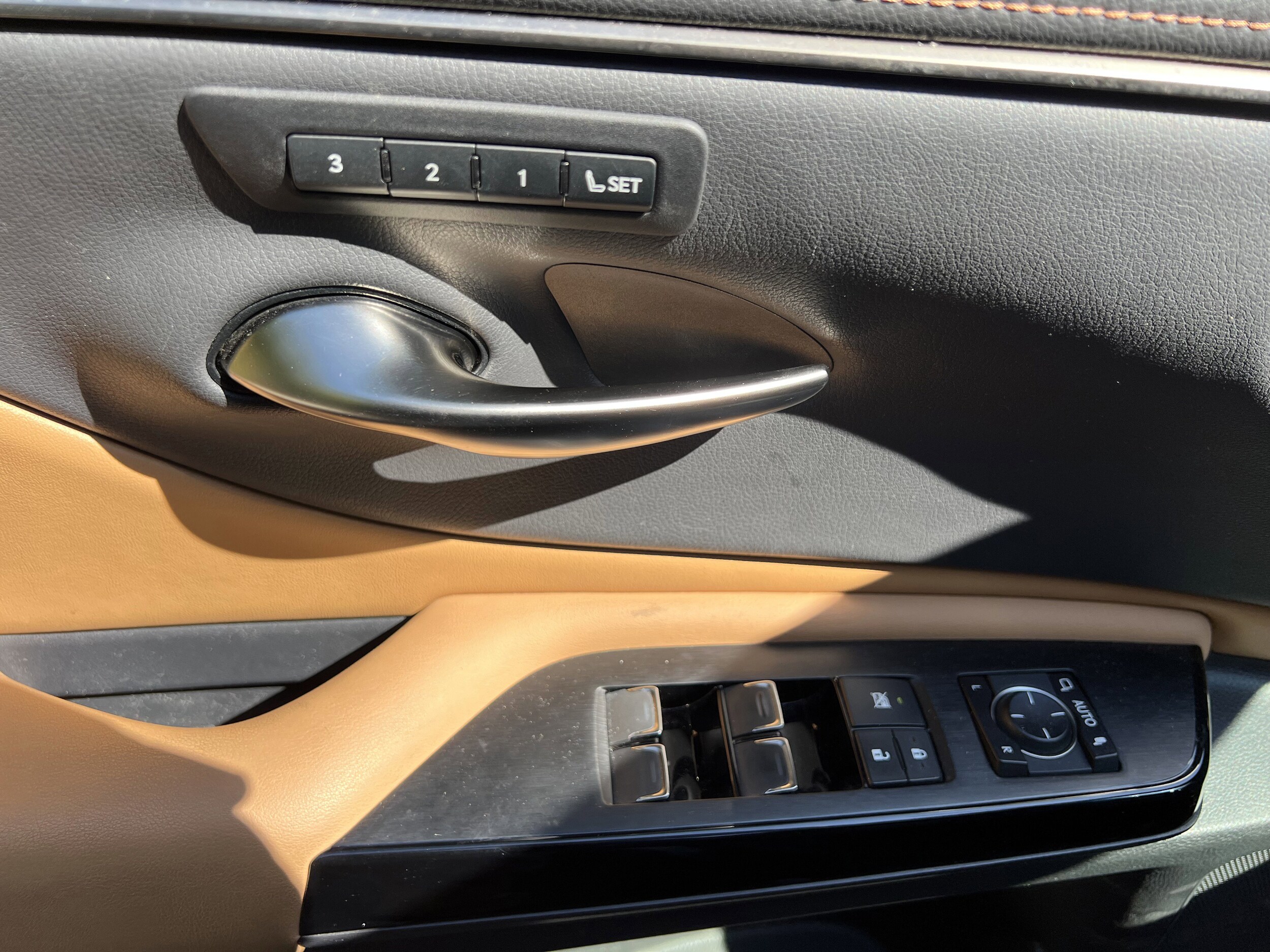 2022 Lexus ES 350 photo 3