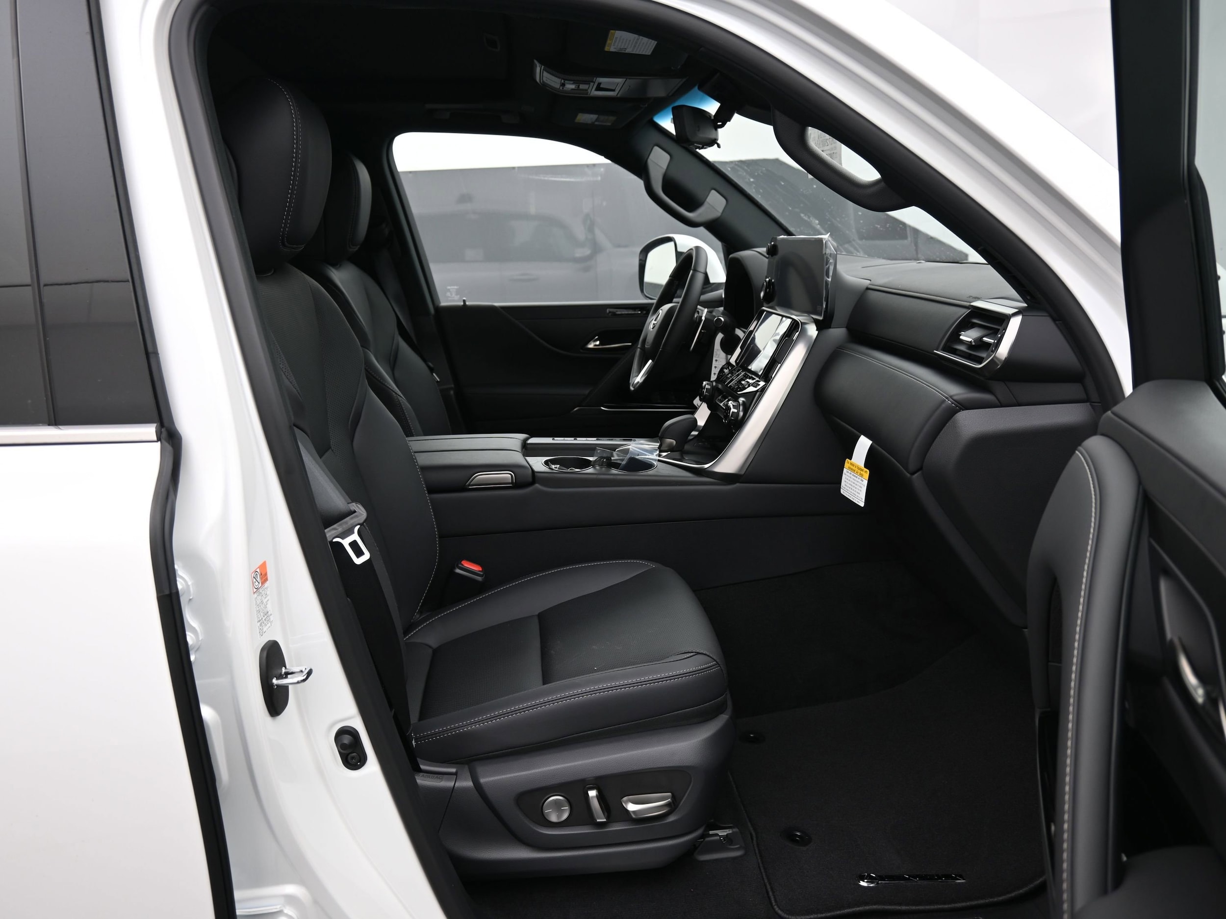 2026 Lexus LX 700h Luxury - Photo 13