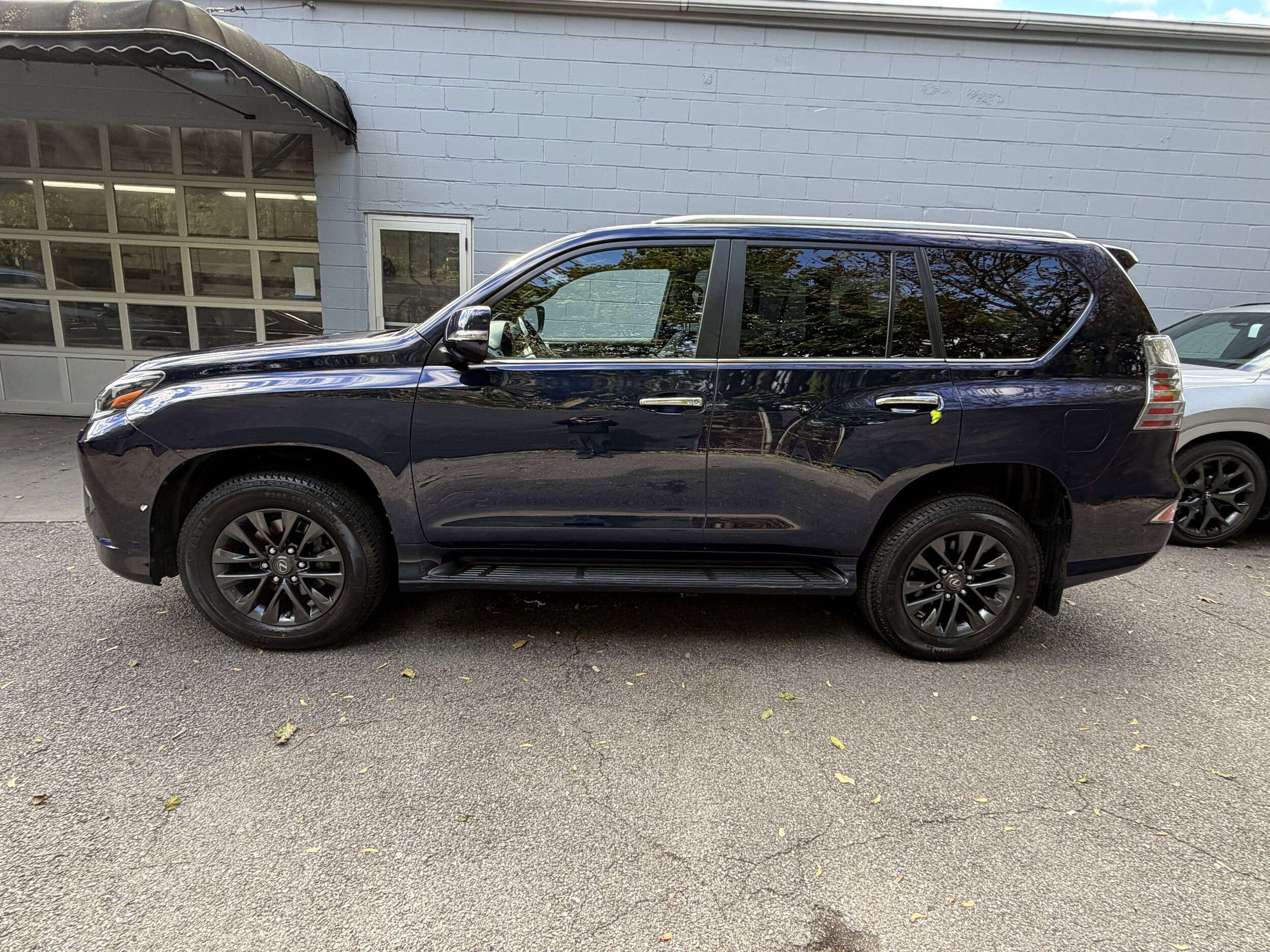2023 Lexus GX 460 photo 3