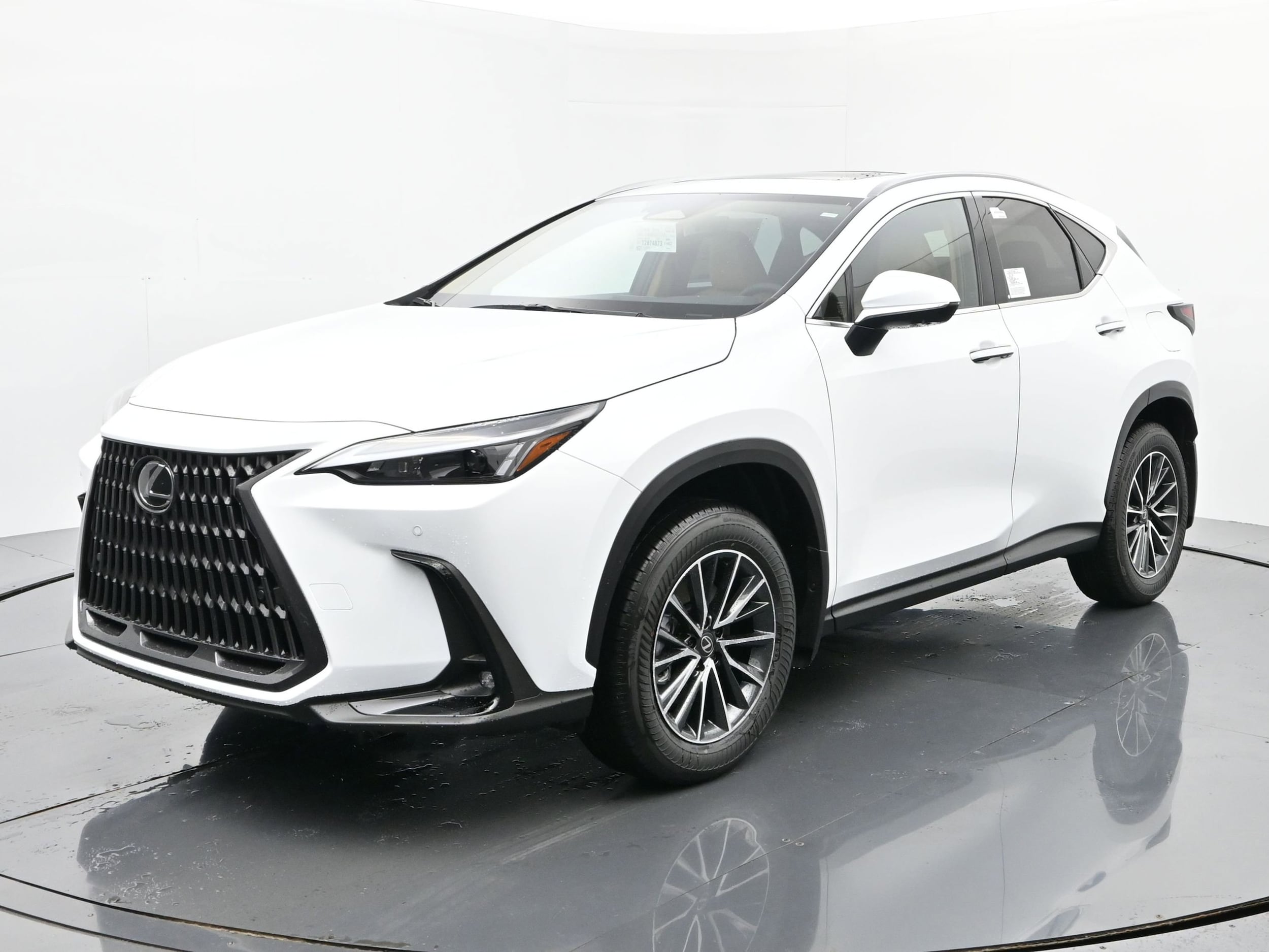 2026 Lexus NX PHEV 450h+'s photo