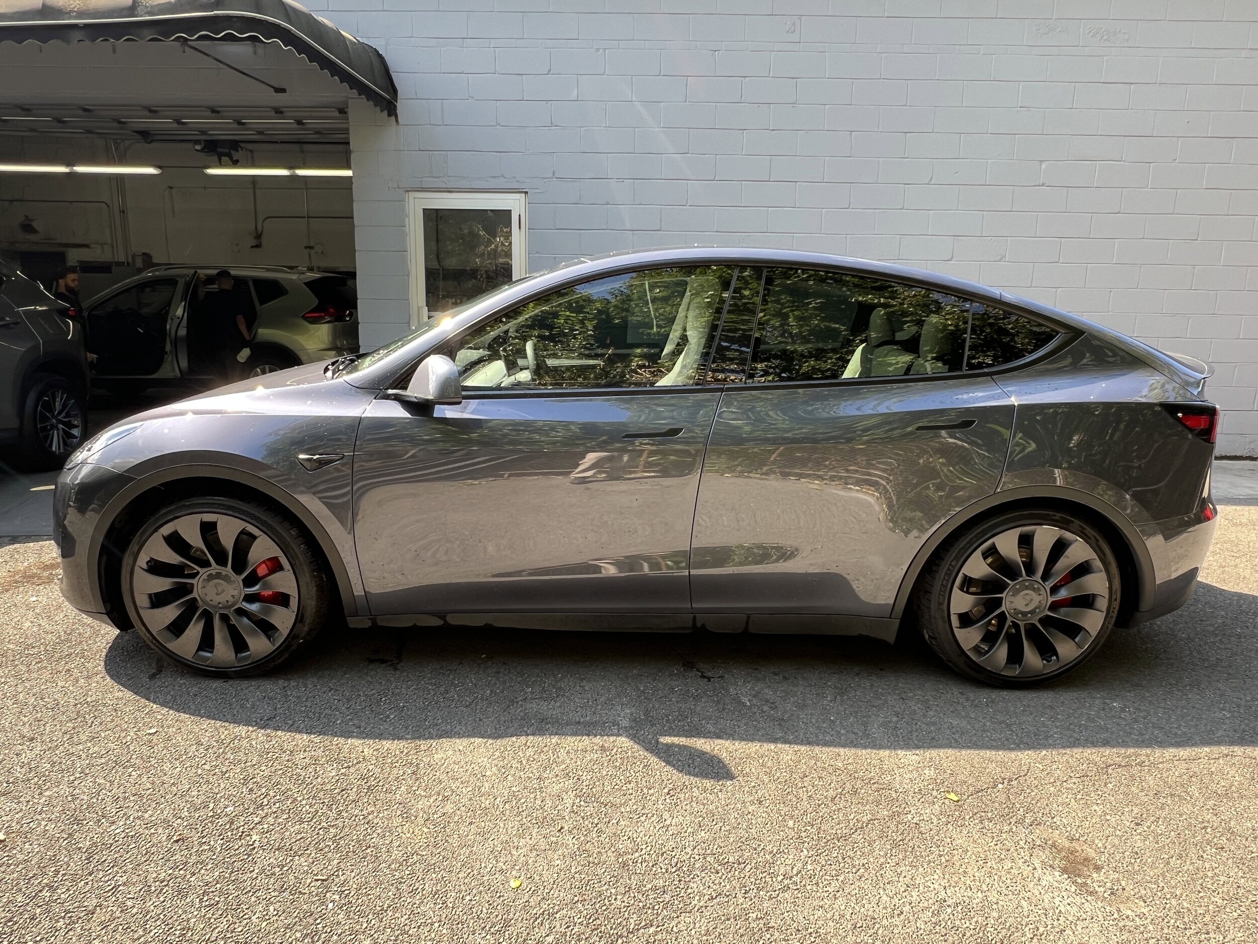 2023 Tesla Model Y Performance photo 2