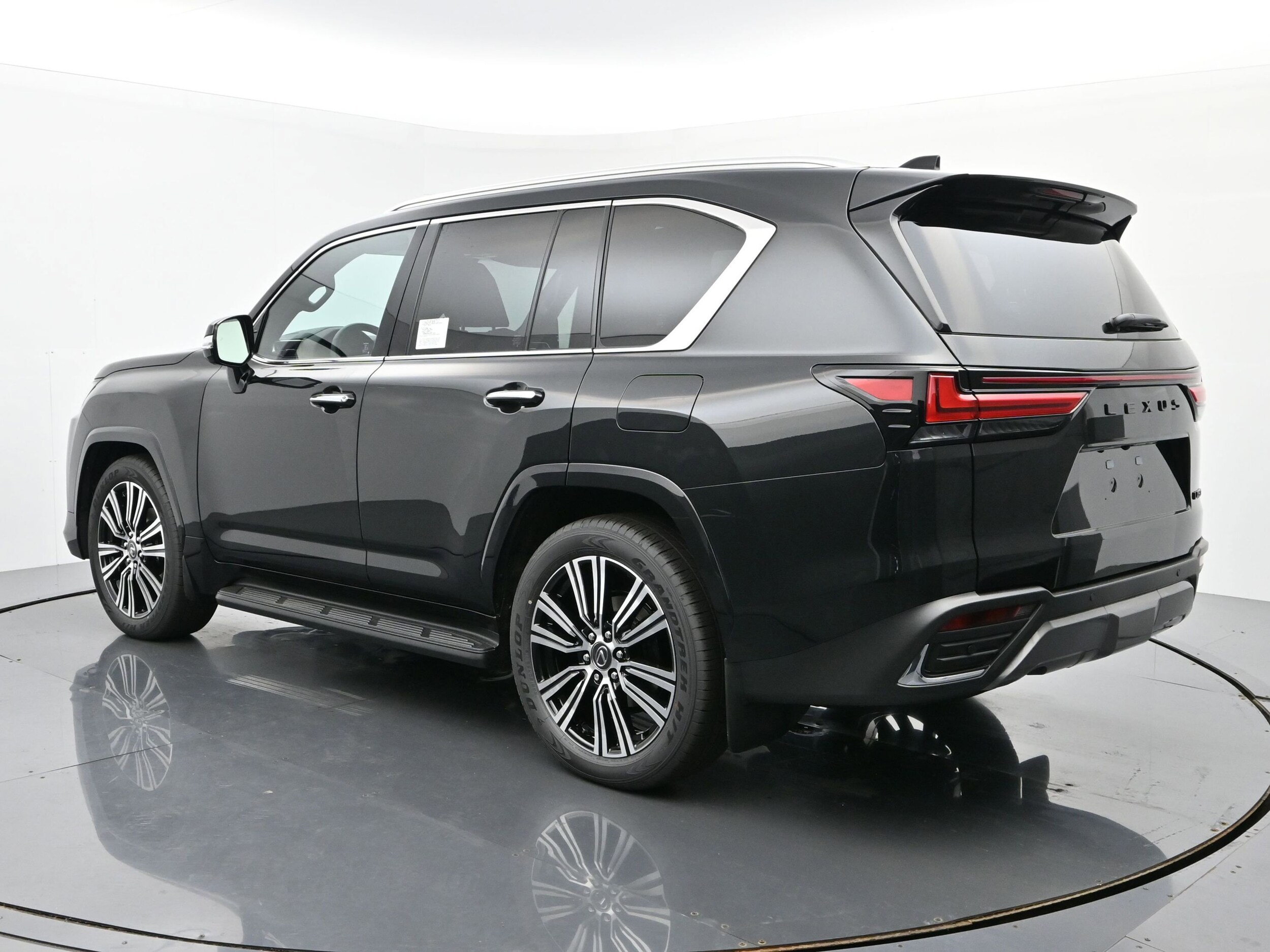 2025 Lexus LX 600 Luxury photo 3